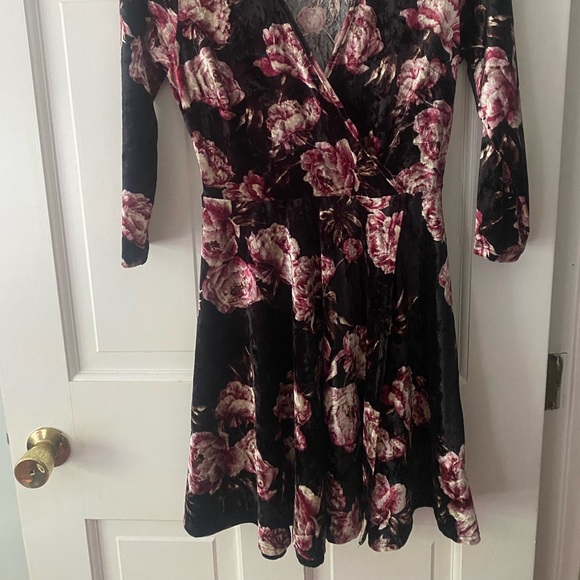 Women’s size small floral dress - Picture 2 of 2